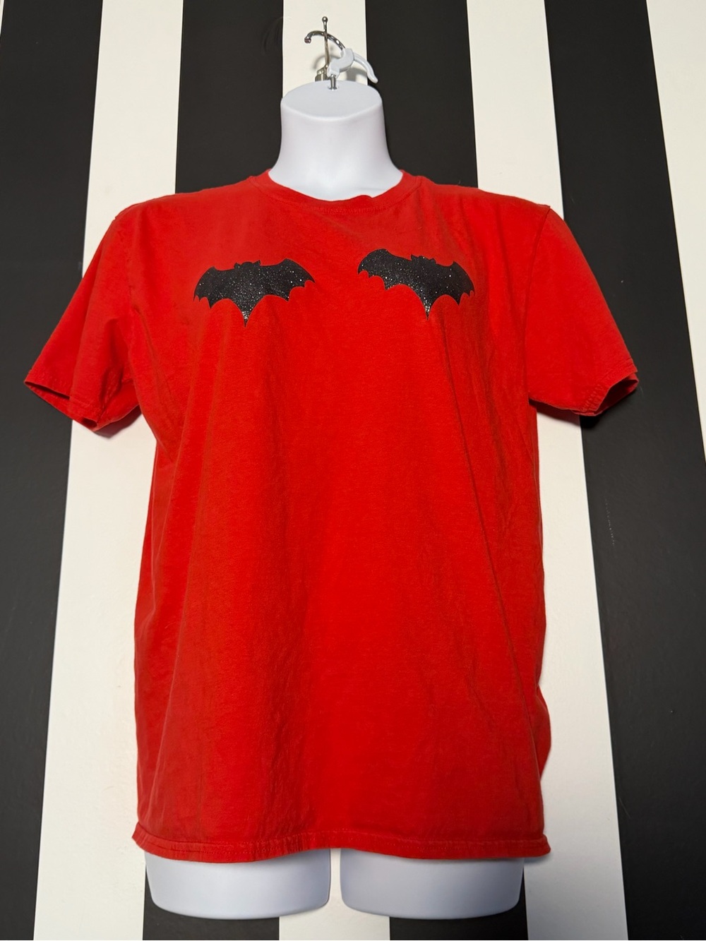 Halloween Goth Red T-Shirt with Black Glitter Bats SZ US 12 or L/XL